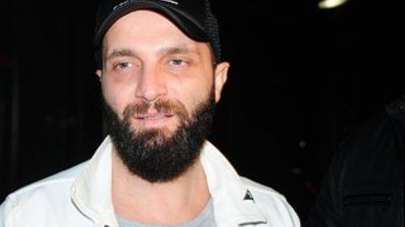 Alkollü Berkay, gazetecilere küfretti