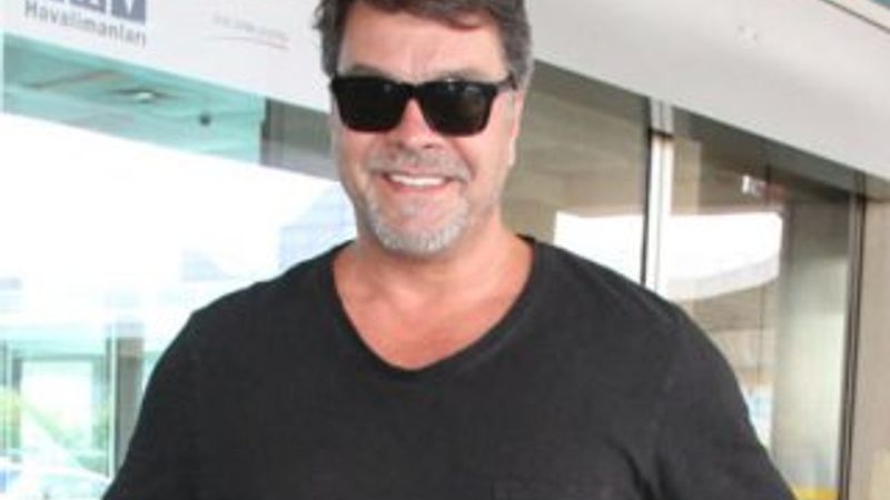 Beyaz'dan kardeşine 1 milyonluk hediye