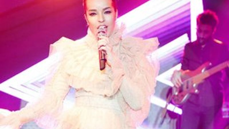 Bengü: Hamile olduğumu sahnede öğrendim