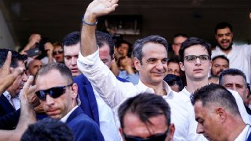 Miçotakis: İltica hakkı olmayanları iade edeceğiz