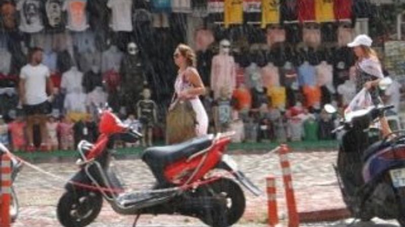 Yağmur ve fırtına İstanbul'u etkisi altına aldı