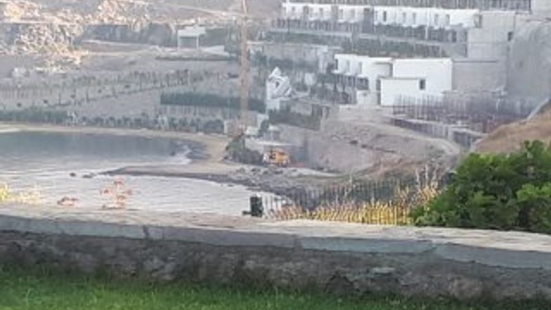 Sahillerde belgeleri iptal edilen kaçak yapılar