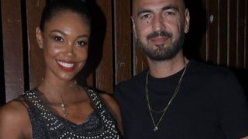 Soner Sarıkabadayı sevgilisine tektaş aldı