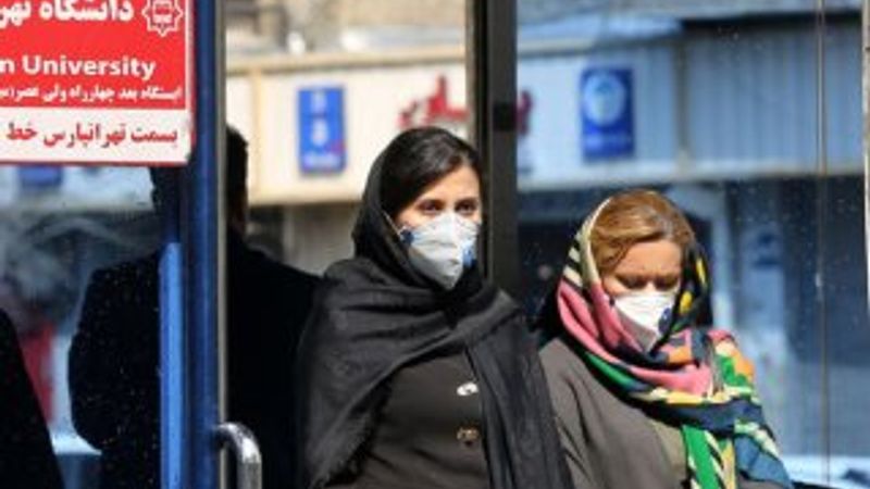 Koronanın yayıldığı İran'da Süleymani heykelleri tepki çekti