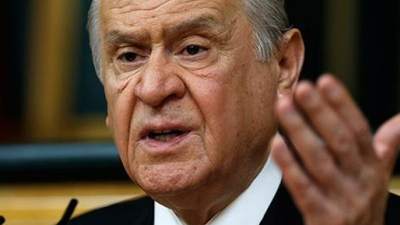 Bahçeli'den Ferdi Tayfur'a geçmiş olsun telefonu