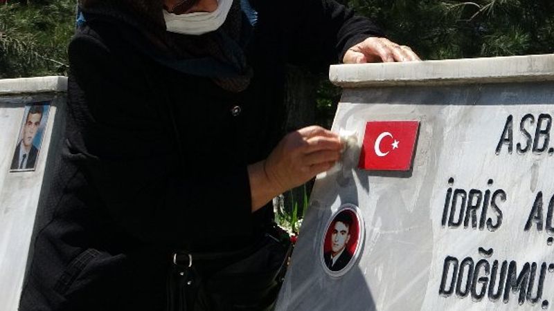 Yasak kalkınca şehit evladını görmeye gitti