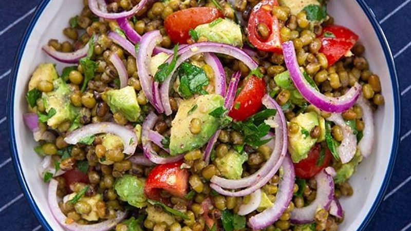 Hem sağlıklı hem de besleyici: Maş fasulyesi salatası #evdepişir