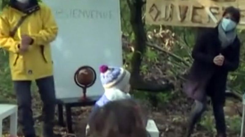 Fransa'da ilkokulların açılmasına protesto