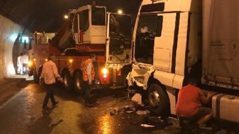 İzmit'te 5 tır birbirine çarptı: 2 yaralı