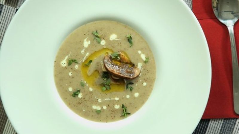 Enfes sunumuyla: Mantar Çorbası #evdepişir