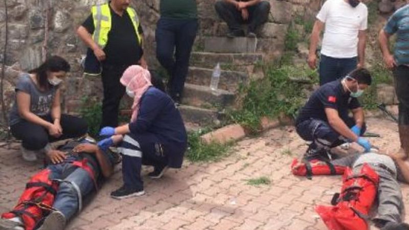 Kayseri'de freni boşalan kamyon araçlara çarptı