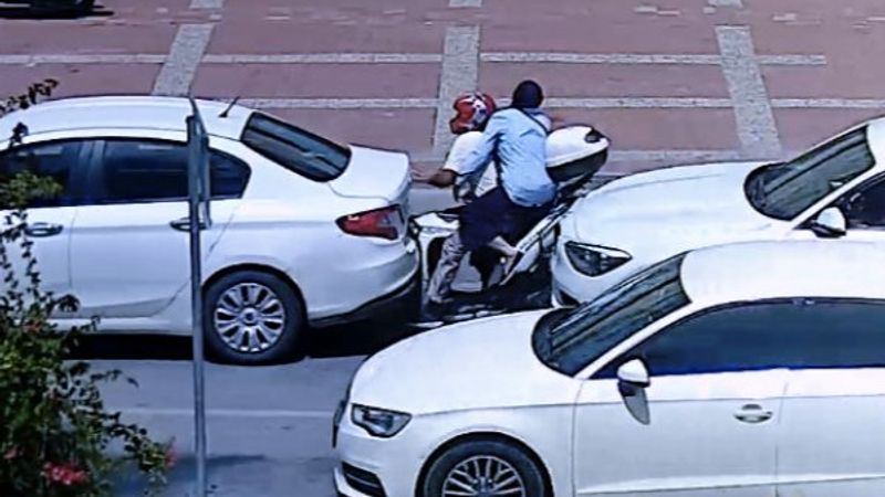 Antalya'da otomobil motosiklete çarptı: 2 yaralı