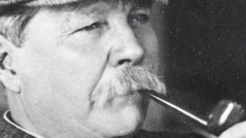 Sir Arthur Conan Doyle ve ölümsüz eseri Sherlock Holmes