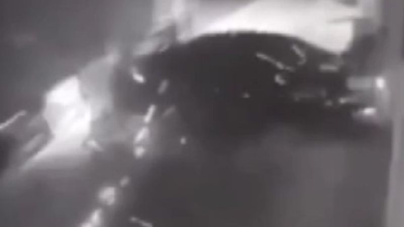 Giresun'da, otomobil tırın dorsesine çarptı