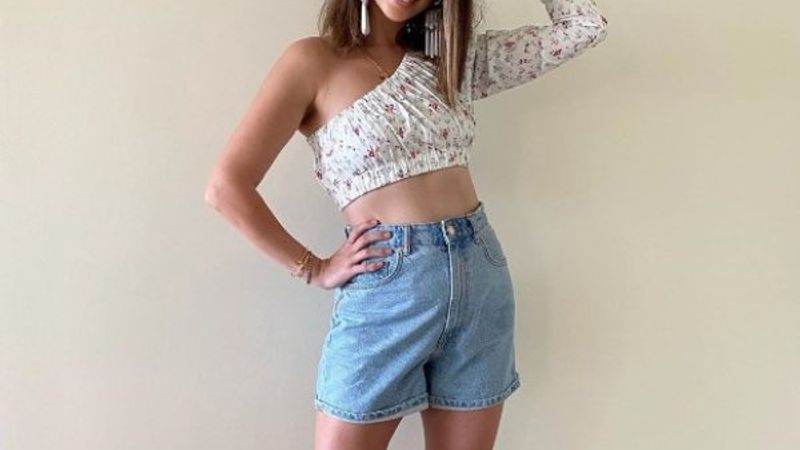 Buse Terim yazlıkları giydi