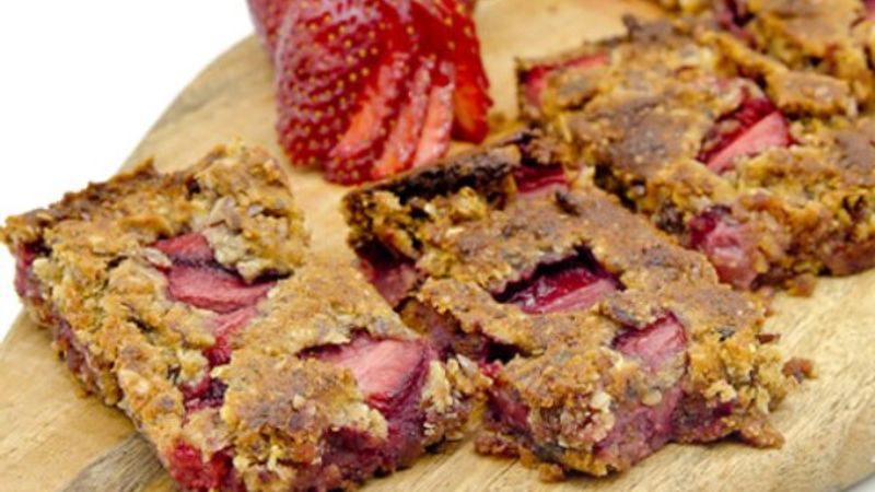 Diyet yapanlar için çilekli bir atıştırmalık #evdepişir