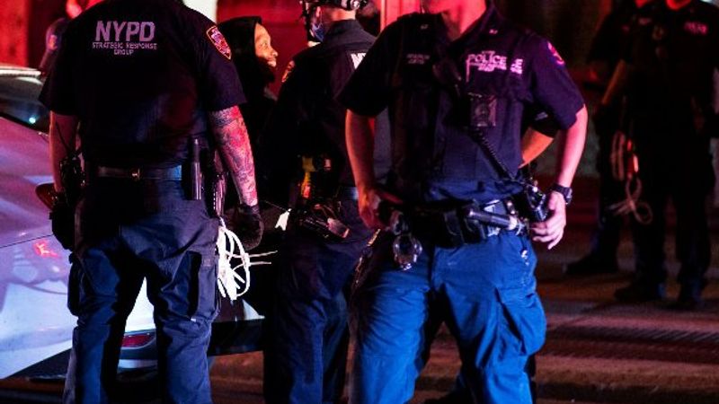 ABD'deki gösterilerde 4 polis vuruldu