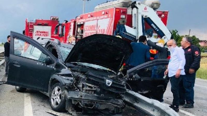 Silivri'de kontrolden çıkan araç bariyerlere çarptı