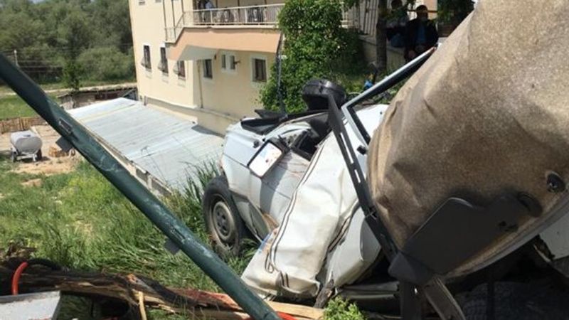 Ankara'da kontrolden çıkan araç durağa çarptı: 1 ölü