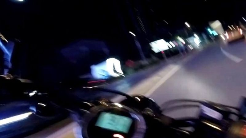 Şişli'de motosiklet sürücüsü takla attı