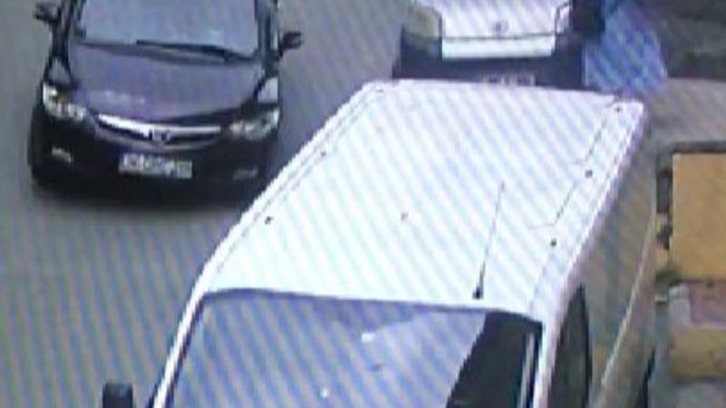 Beyoğlu'nda kaza yapan araç tehlike saçtı