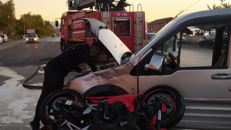 Van'da motosiklet ile kamyonet çarpıştı: 2 yaralı