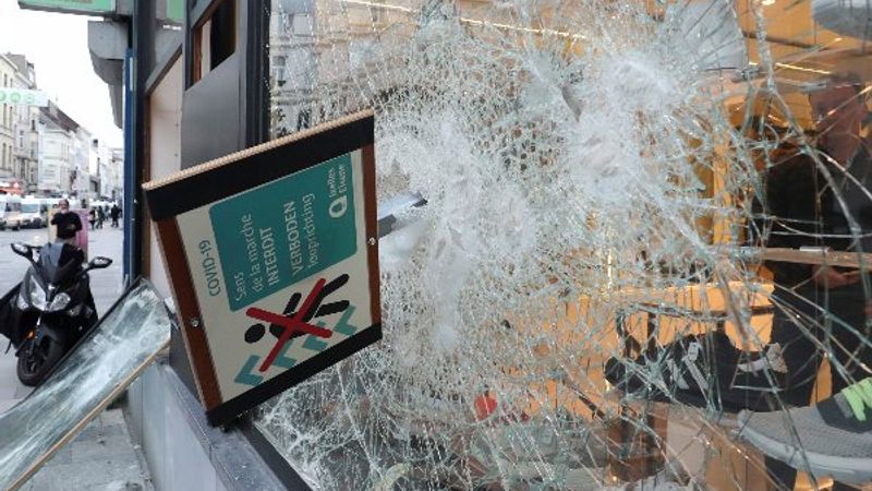 Belçika'da mağazalar yağmalandı