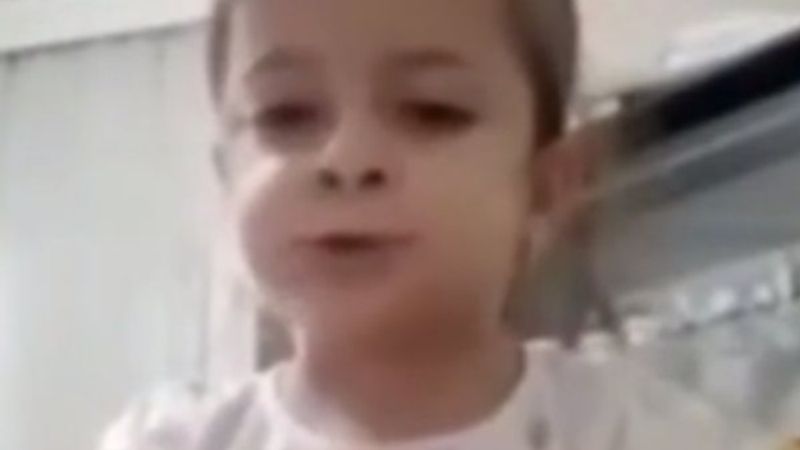 Kötü yorumlara kızan minik YouTuber