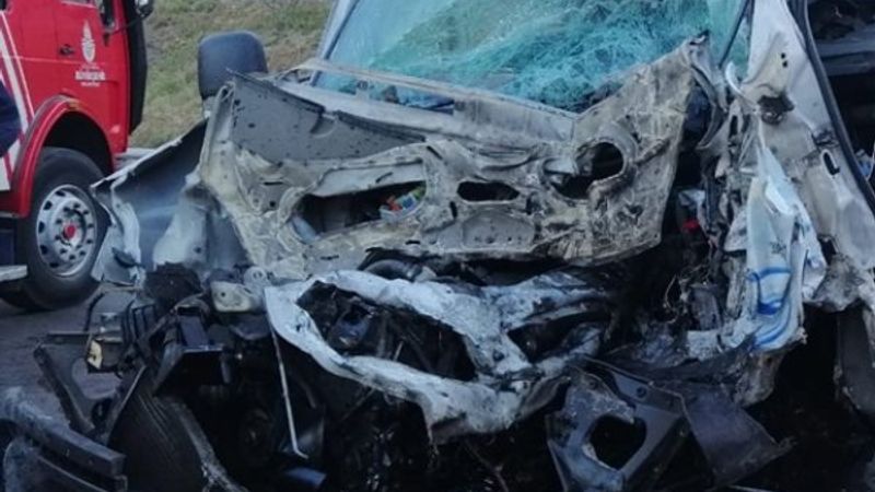 Maltepe'de kamyonetle panelvan çarpıştı: 5 yaralı