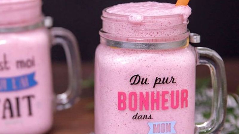 Ev yapımı Çilekli Milkshake tarifi