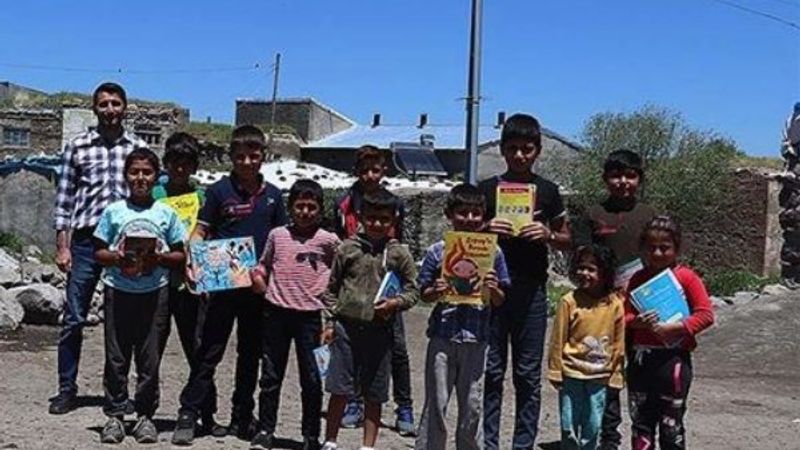 Ağrılı köy çocuklarına 'tablet' hediyesi