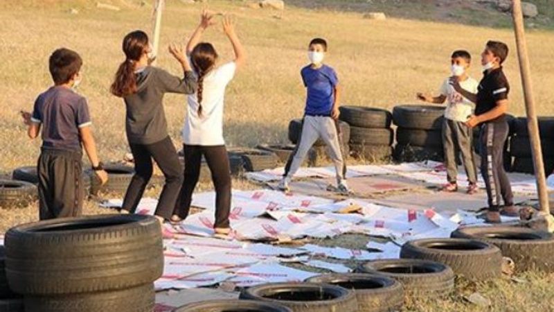 Siirt'te yaşayan çocukların voleybol keyfi