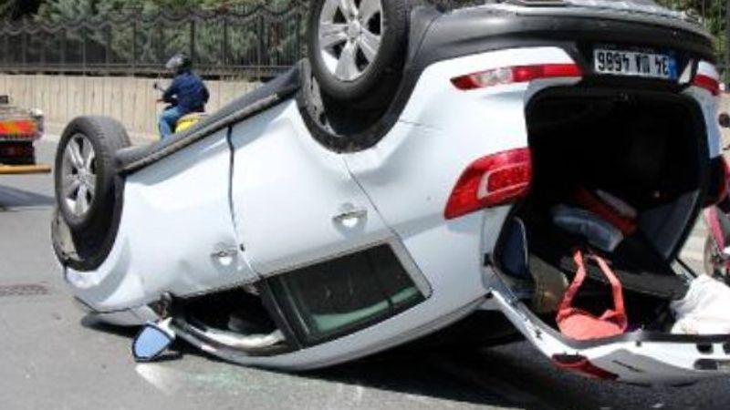 Şişli'de bariyerlere çarpan otomobil takla attı: 1 yaralı