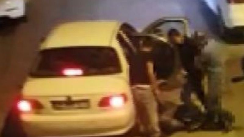 Kağıthane'de markete giden genci bıçaklayıp gasbettiler