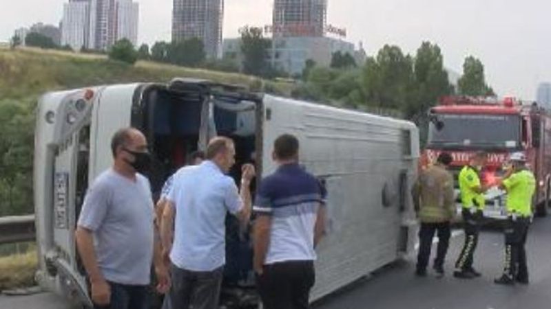 Hadımköy'de midibüs devrildi: 10 yaralı