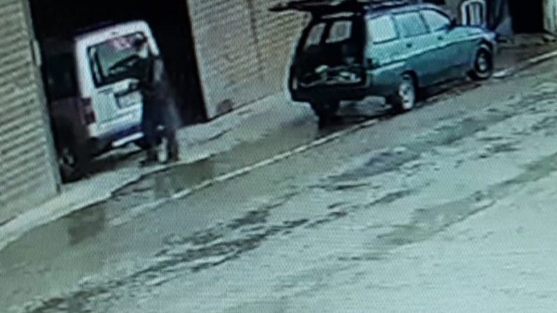 Kütahya'da kablo çalan hırsızlar kamerada