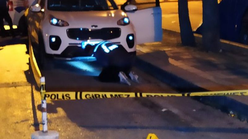 Küçükçekmece'de yol verme kavgası: 3 yaralı