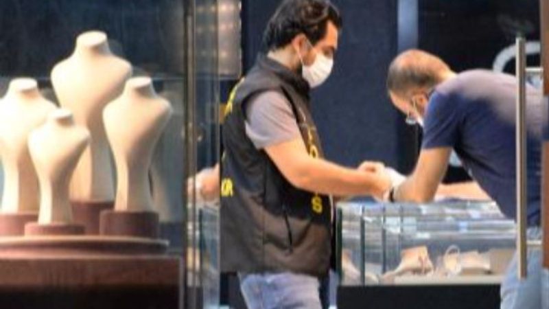 Adana'da, vurgunla suçlanan kuyumculardan biri tutuklandı