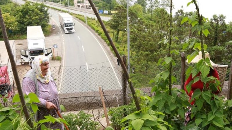 Artvin'de üstünde tarla olan tünel dikkat çekiyor