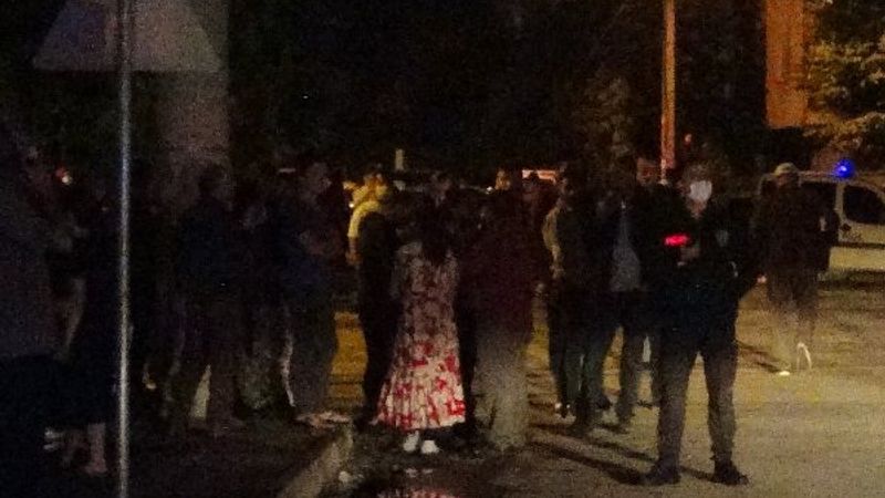 Bursa'da çıkan yangında sosyal mesafeye uymadılar