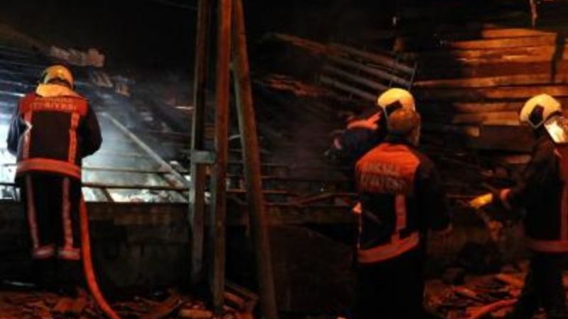 Ankara'da 3 gecekondu kundaklandı