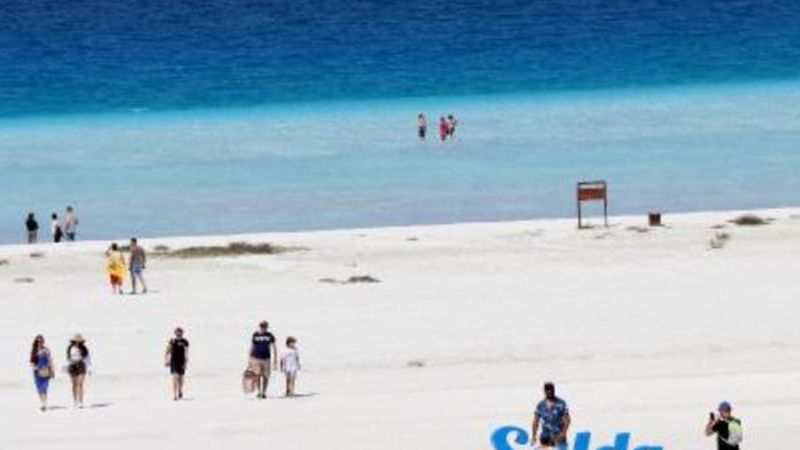 Salda Gölü'ne turist akını