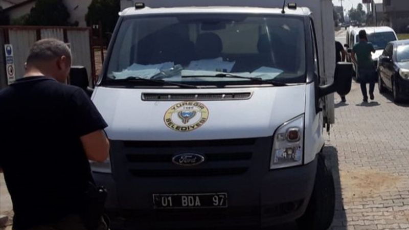 Adana'da yardım kolilerini taşıyan kamyonet çalındı