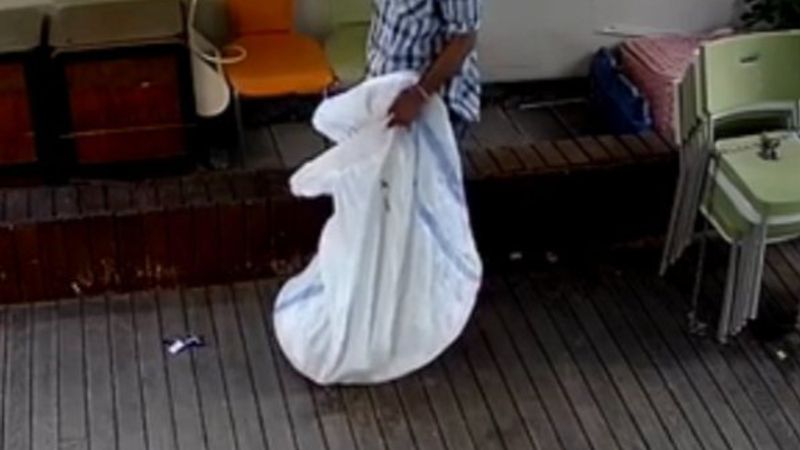 Şişli'de büfeye giren hırsız gitar çaldı