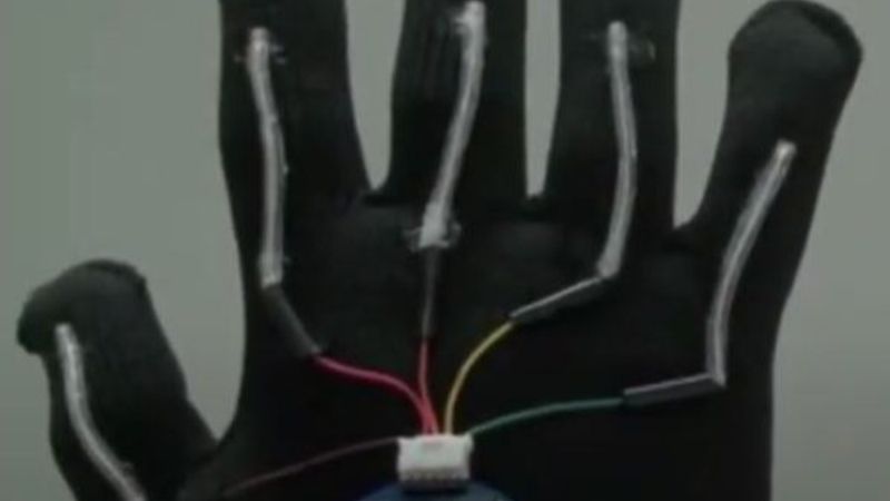 İşaret dilini konuşma diline çeviren eldiven