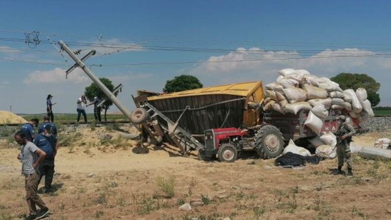 Malatya'da tren, traktöre çarptı: 1 ölü, 2 yaralı