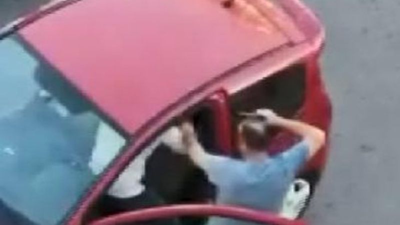 Kocaeli'de yol vermeme kavgasında silahla tehdit etti