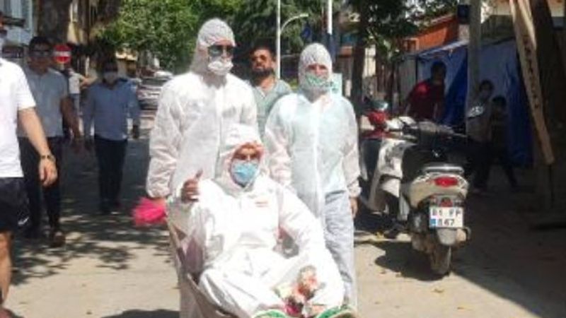 Bursa'da damada tulum giydirip el arabasıyla gezdirdiler