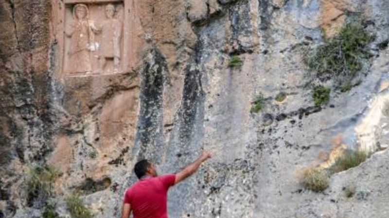 Antalya'da defineciler 2 bin yıllık tarihi eseri yok etti