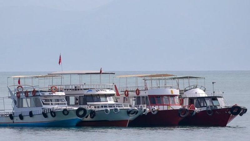 Van Gölü'nde kaybolan tekne aranırken 1 ölü daha bulundu